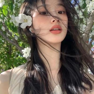 瓦莱莉和她的奇迹一周海报