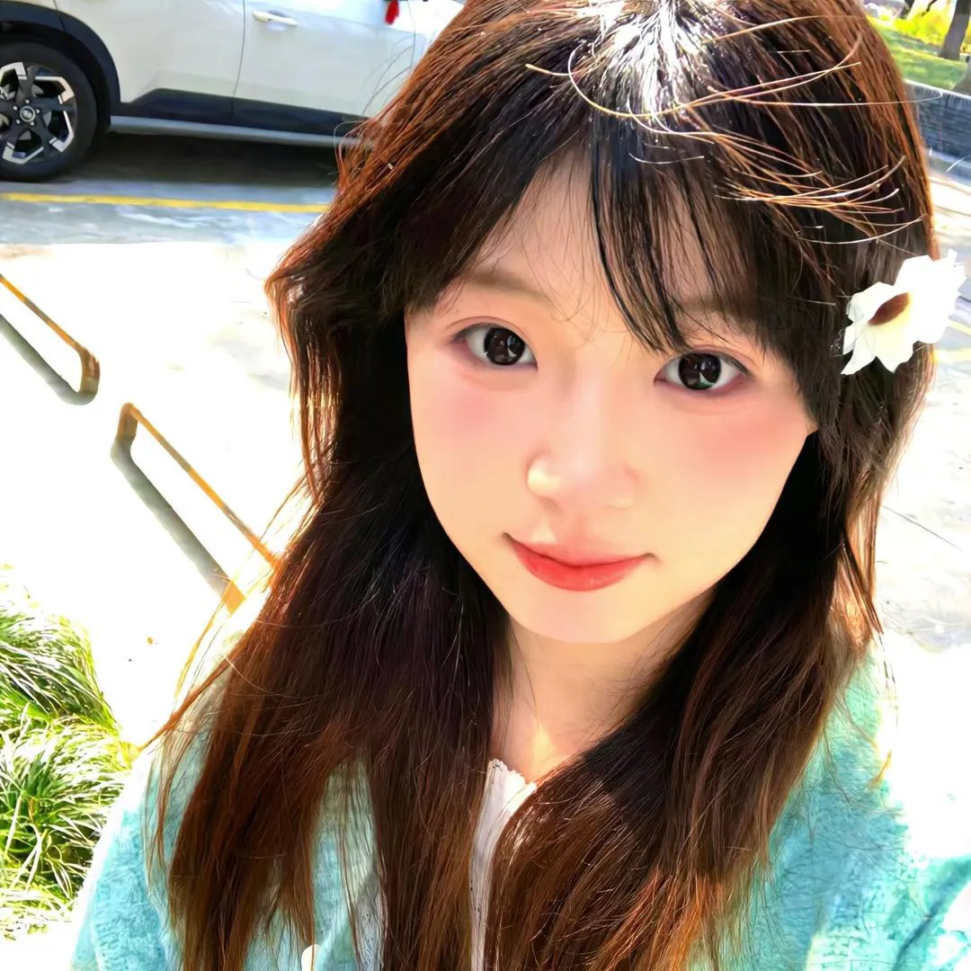 阳光中的青时雨海报